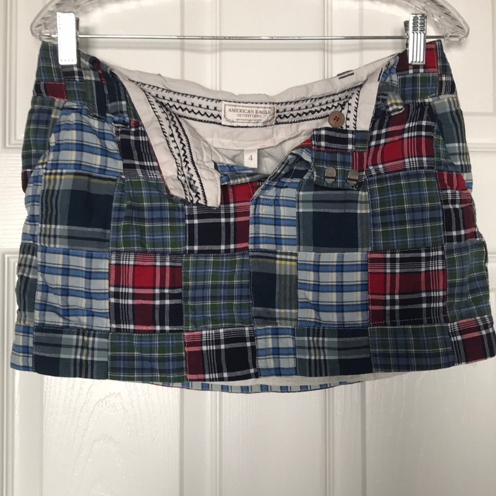 American Eagle plaid mini skirt with pockets.